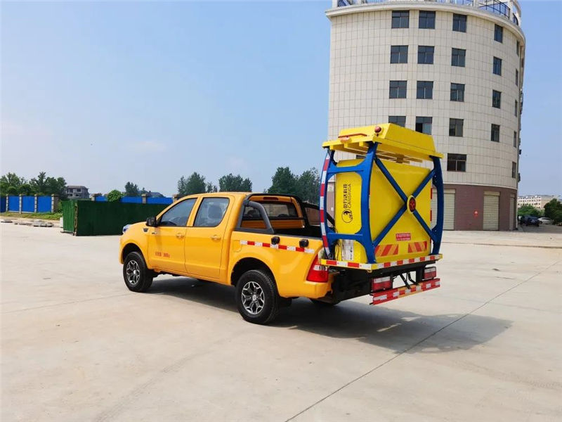 蓝牌皮卡防撞缓冲车