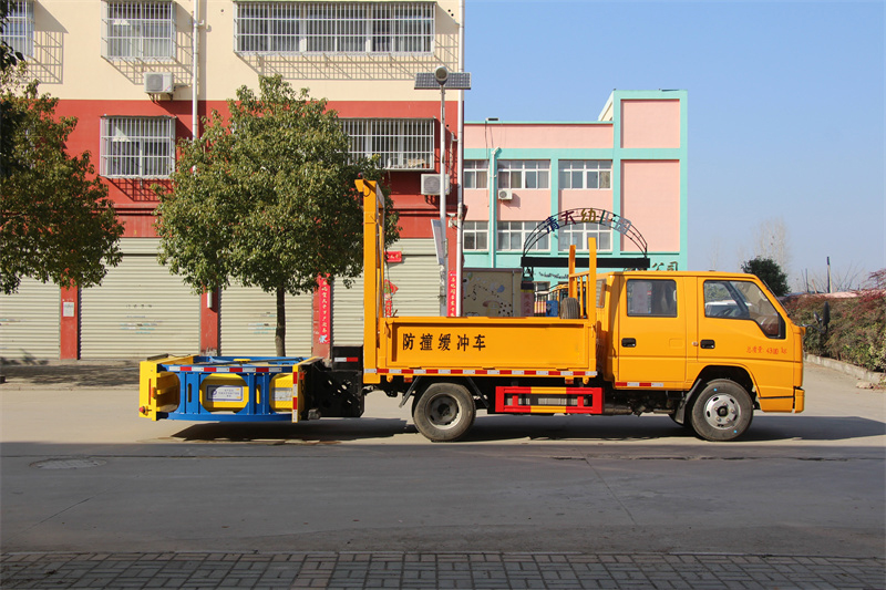 江铃双排座黄牌防撞车