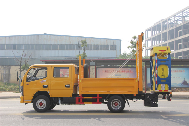 东风小多利卡D6双排座防撞缓冲车